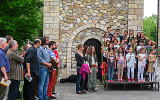 Schola Węgajty występuje w Macedonii i Serbii